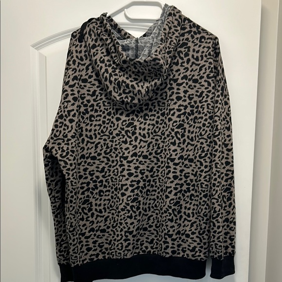 Leopard Print hoodie and pants matching set - Picture 3 of 6